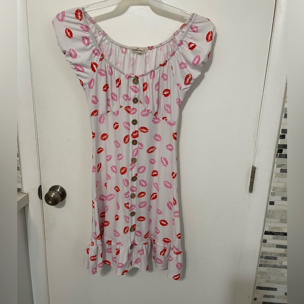 Derek Heart Off the Shoulder White knee length Pink red KISSES ruffle hem dress